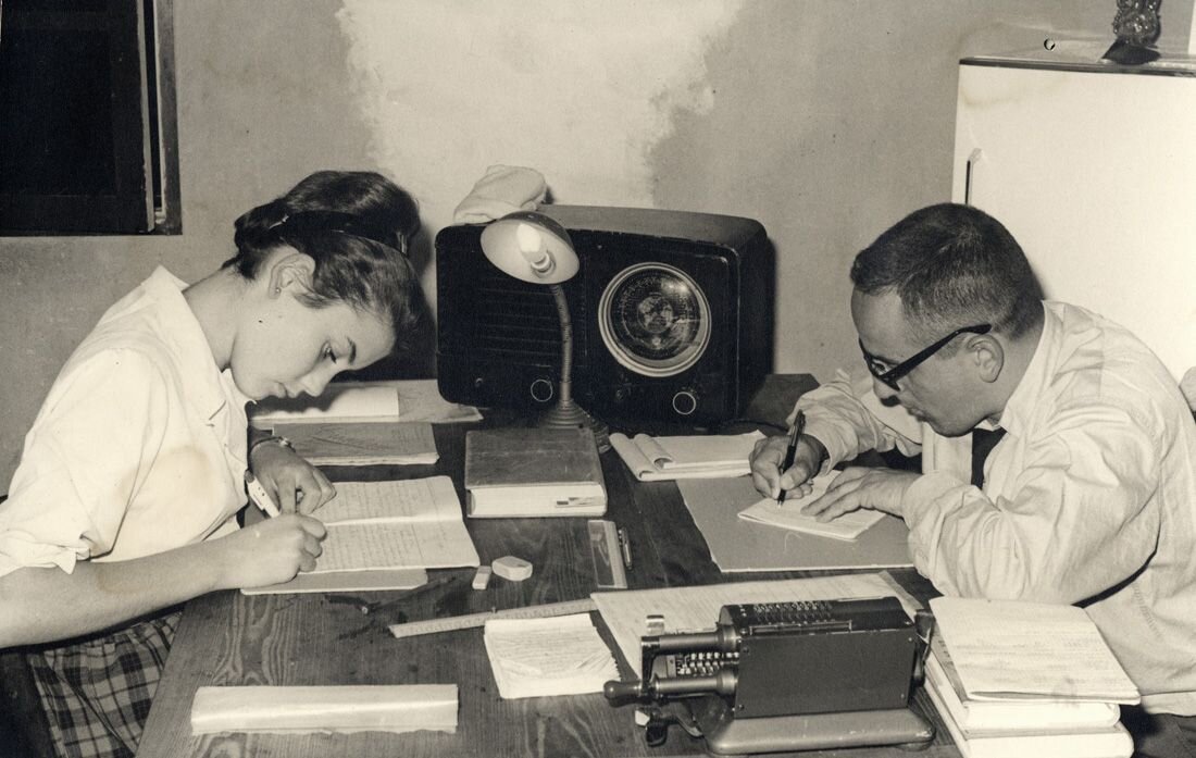  Radio ECCA fue una de las primeras en intentar educar a distancia. 