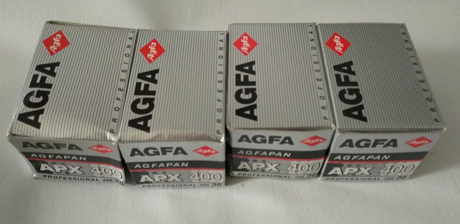 Rollos de Agfa AgfaPan APX 400, que ya ni se fabrica y expiró&nbsp;en 1998 