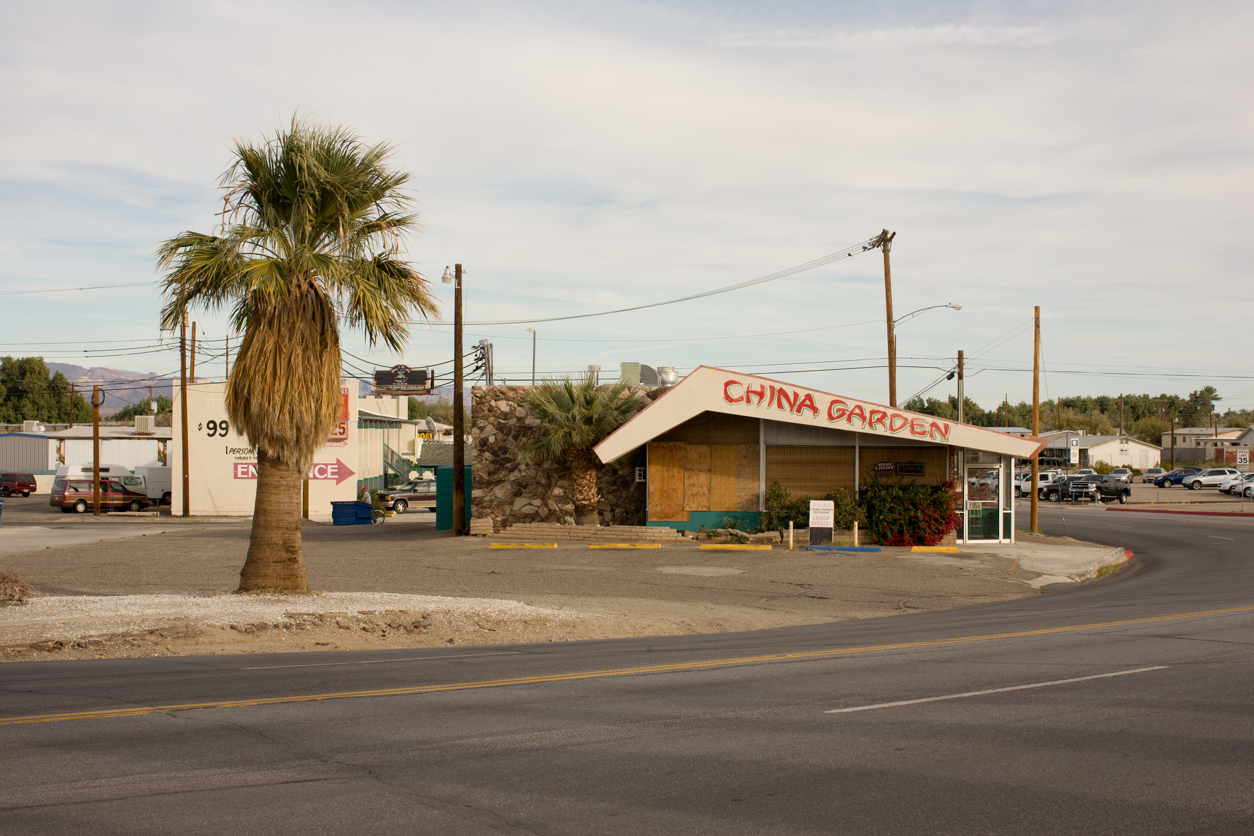  La  foto  pertenece a Liz Kuball, de su serie California Vernacular 