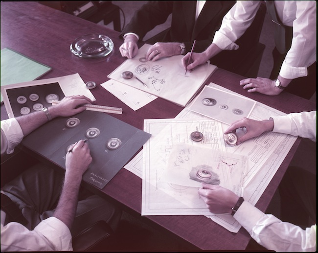  Diseñando para Honeywell, sin chaqueta pero con corbata. Y remangados. 