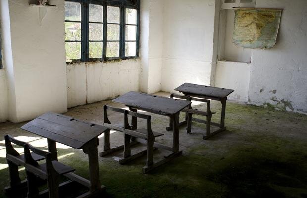  Antigua escuela de El Pevidal, en el Concejo de Salas, en Asturias. Fotografía de J. M. Navia 